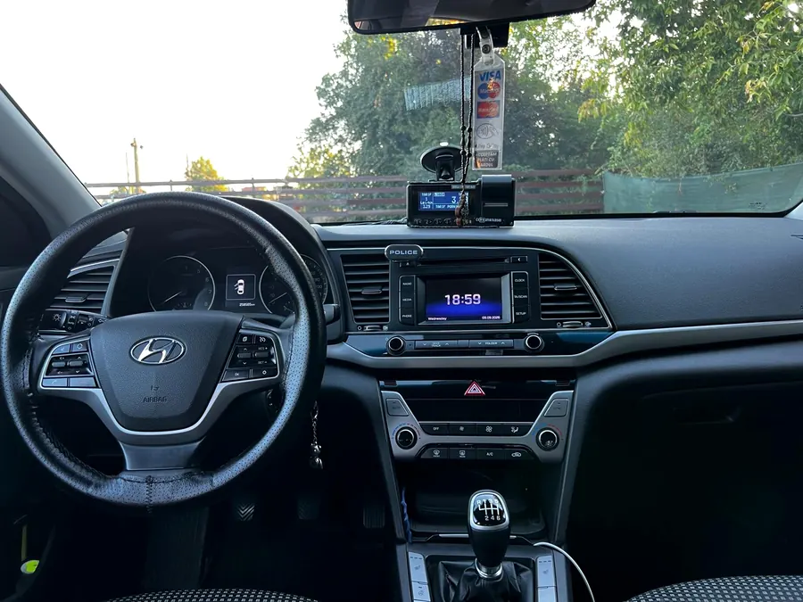 Postul de conducere și aparatul de taxat